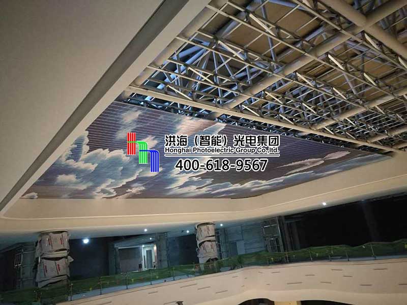 洪海LED天幕在臨沂齊魯園廣場(chǎng)正安裝施工！